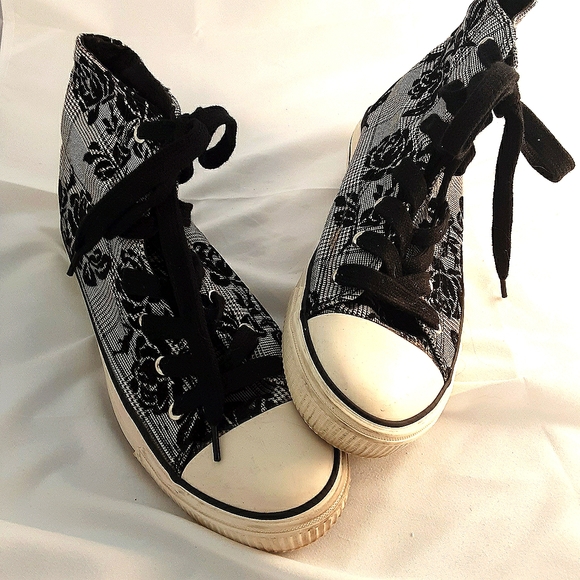 AIRWALK Plaid & High Tops sz 8Flocked